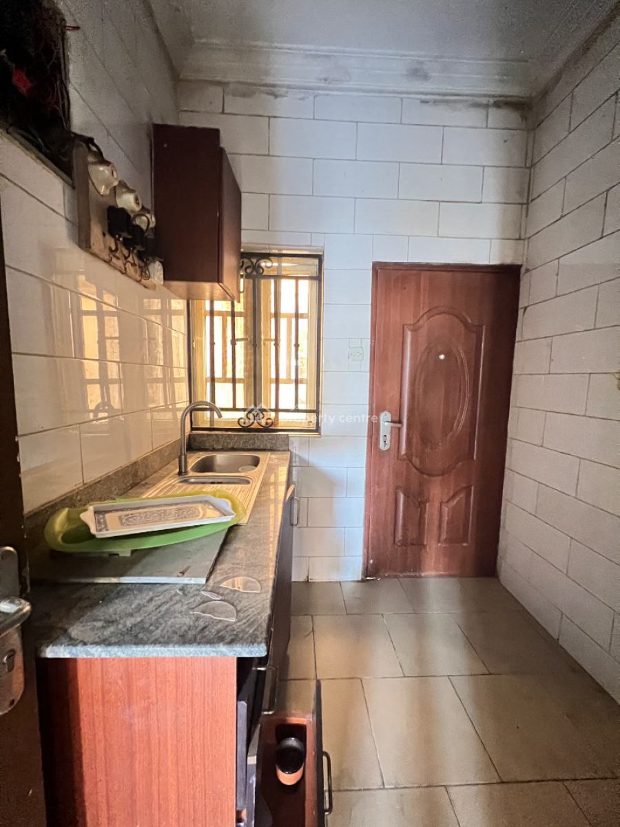 Spacious 2 Bedroom Apartment, Lekki Phase 1, Lekki, Lagos, Flat / Apartment for Rent