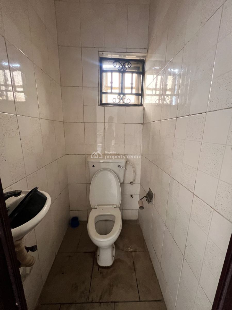 Spacious 2 Bedroom Apartment, Lekki Phase 1, Lekki, Lagos, Flat / Apartment for Rent