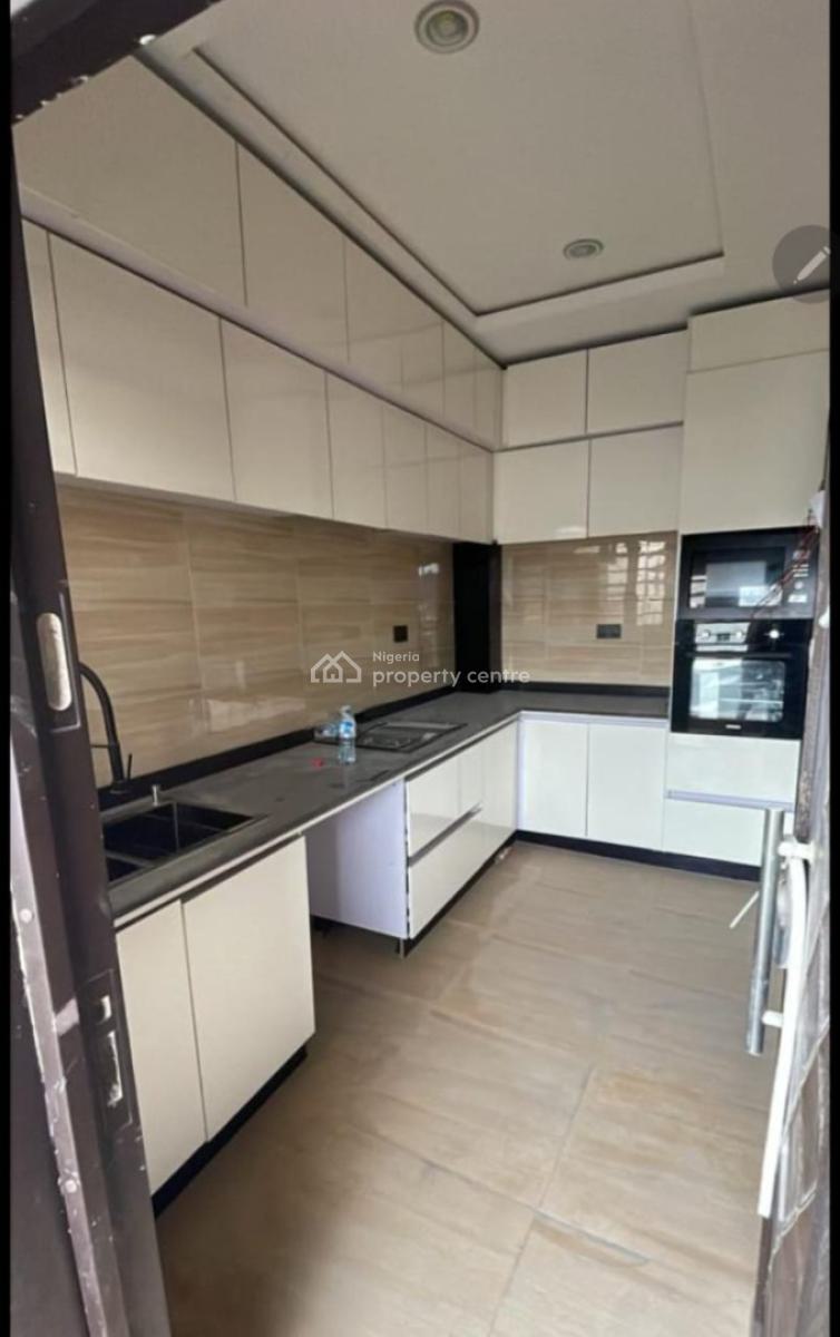 Well Built & Fully Serviced 3 Bedroom Maisonette, Lekki Right Side, Lekki Phase 1, Lekki, Lagos, Flat / Apartment for Rent