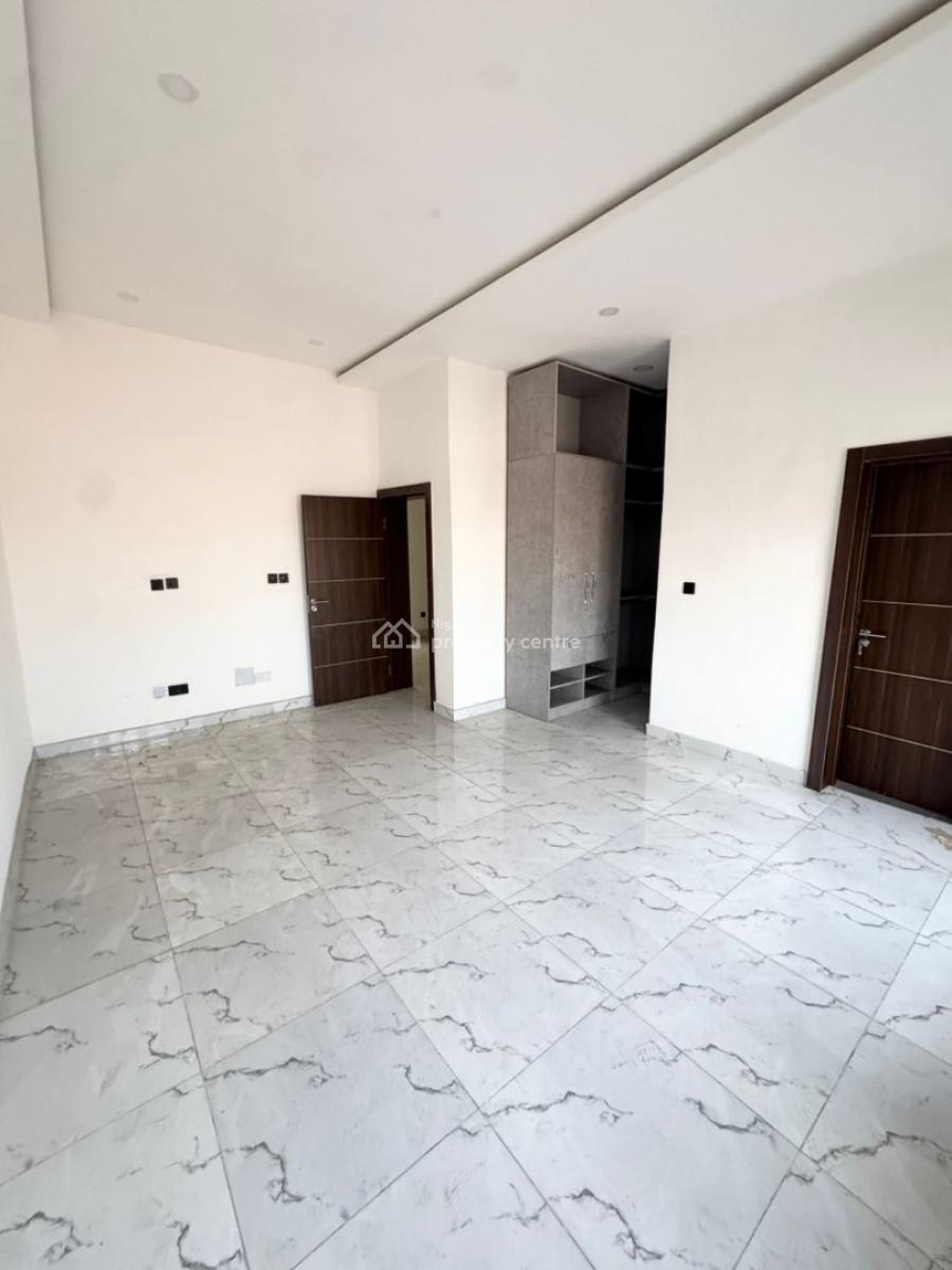 an Executive 4 Bedroom Duplex, Mobile Court Estate Illaje Mobil Road. Lekki Phase 2, Lekki, Lagos, Terraced Duplex for Rent