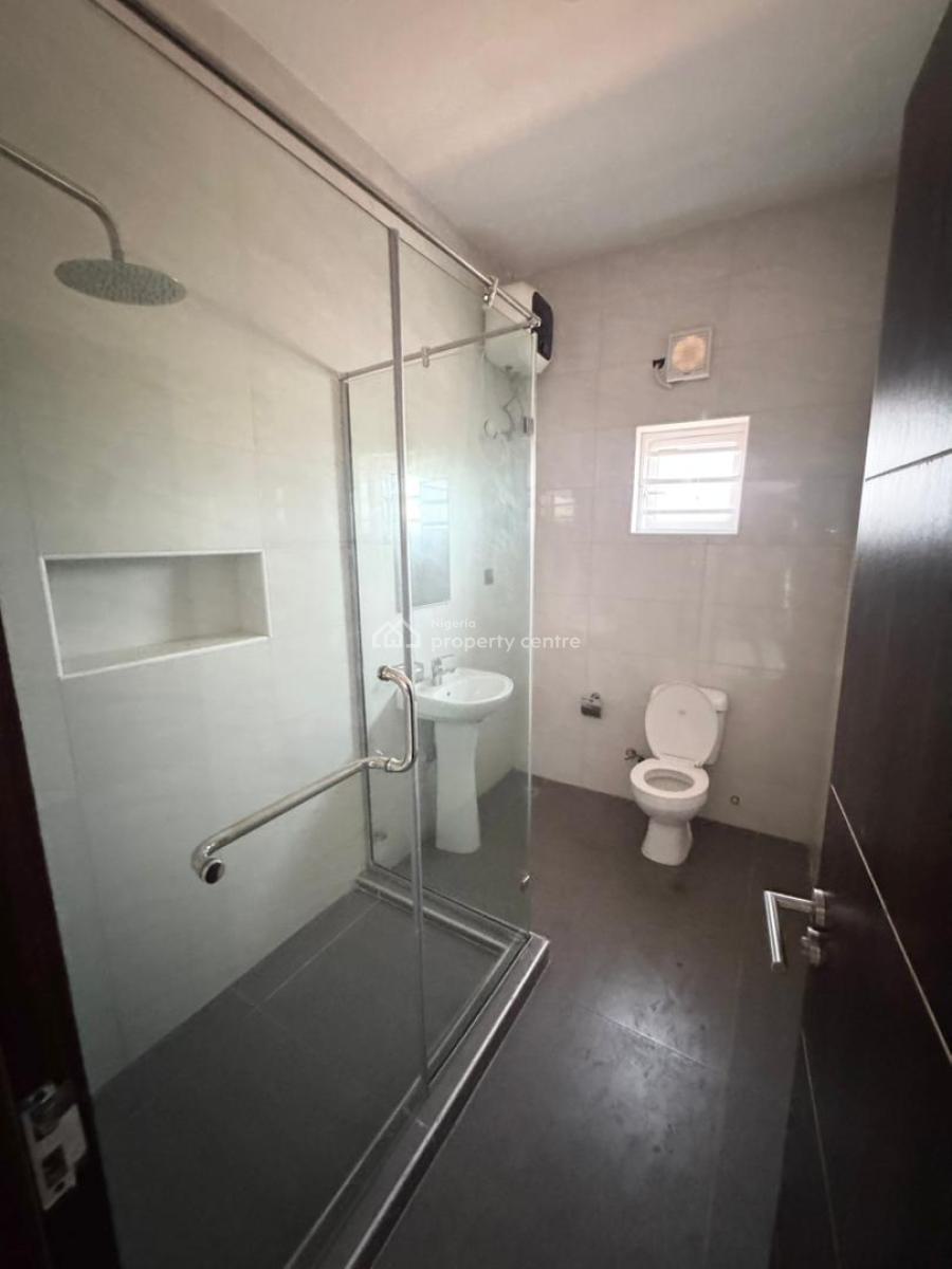 an Executive 4 Bedroom Duplex, Mobile Court Estate Illaje Mobil Road. Lekki Phase 2, Lekki, Lagos, Terraced Duplex for Rent