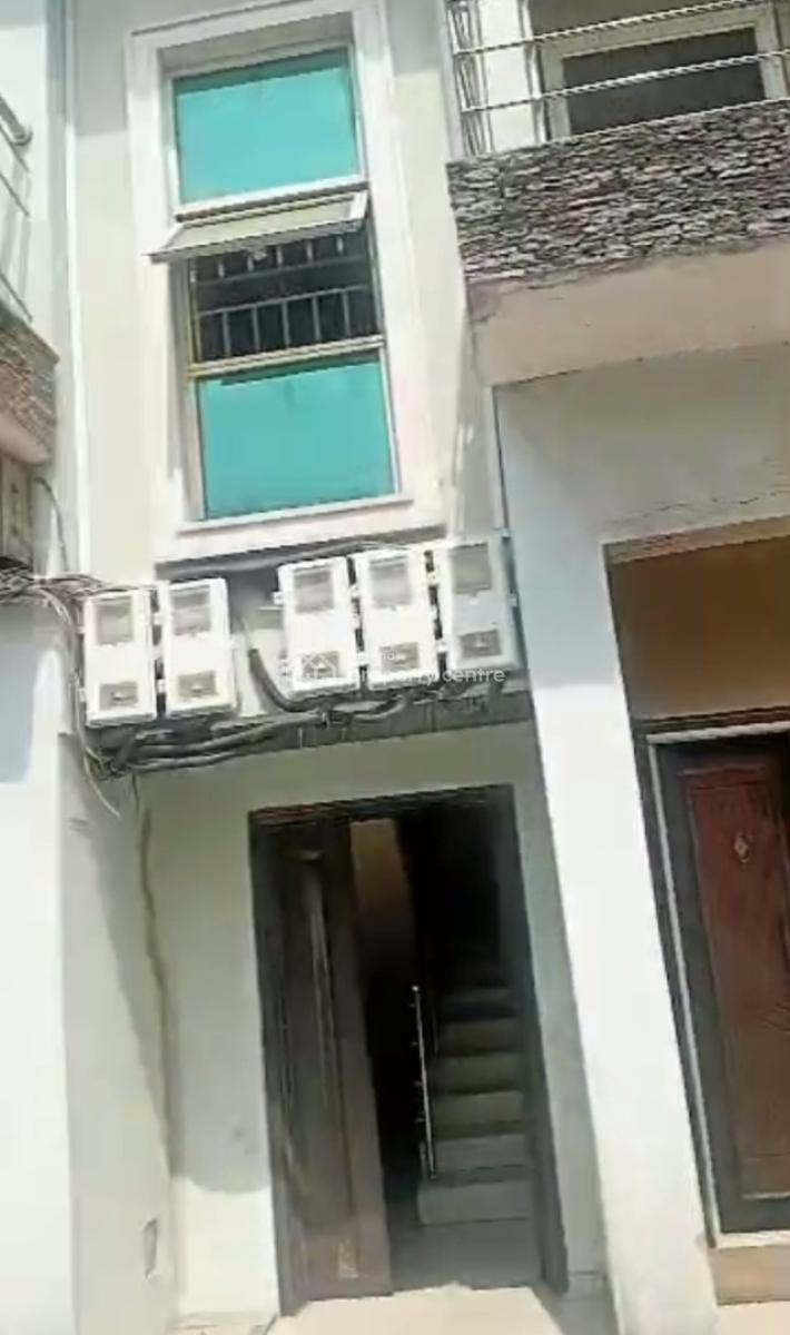 Lovely Spacious Decent 3 Bedroom Flats, Alara, Sabo, Yaba, Lagos, Flat / Apartment for Rent