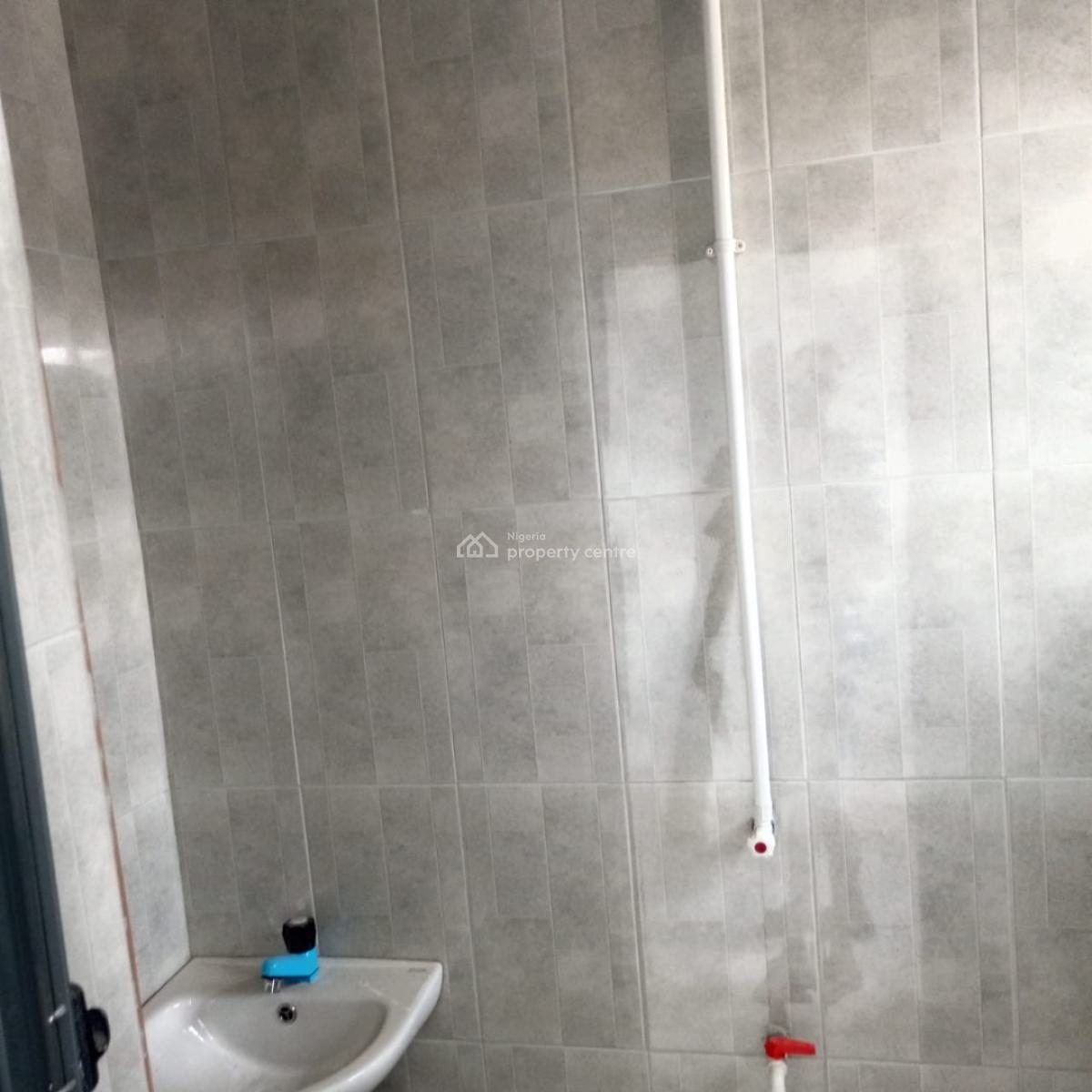 Beautiful and Spacious 2bedroom Flat, United Estate,sangotedo, Ajah, Lagos, Flat / Apartment for Rent