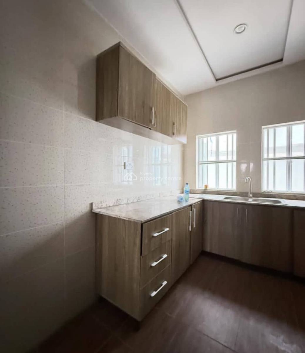 Luxurious 3 Bedroom Apartment, Ilasan, Lekki Phase 1, Lekki, Lagos, Flat / Apartment for Rent