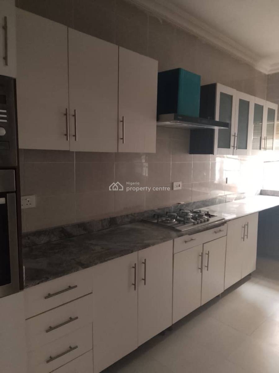 3 Bedroom Flat Upstairs  in a Secured Estate, Gateway Zone Estate, Gra Phase 1, Magodo, Lagos, Flat / Apartment for Rent