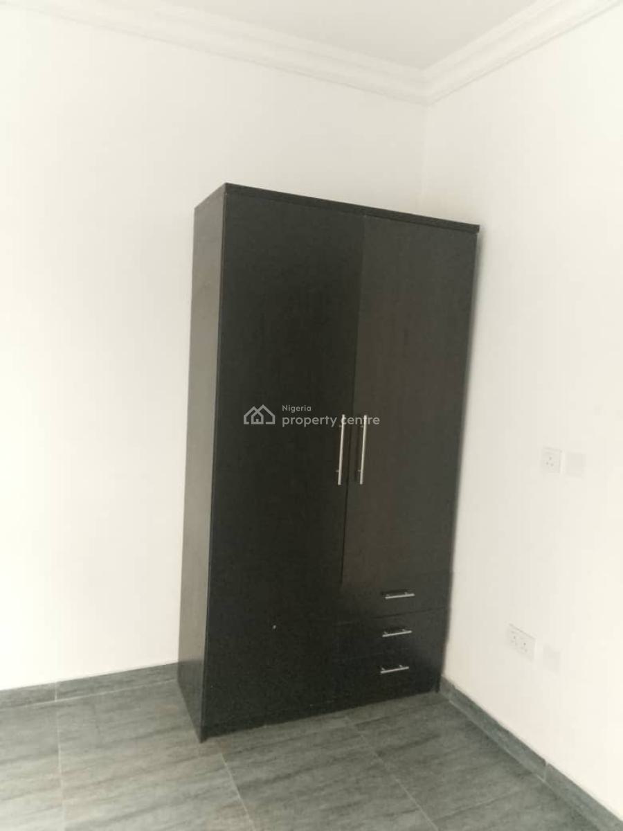 3 Bedroom Flat Upstairs  in a Secured Estate, Gateway Zone Estate, Gra Phase 1, Magodo, Lagos, Flat / Apartment for Rent