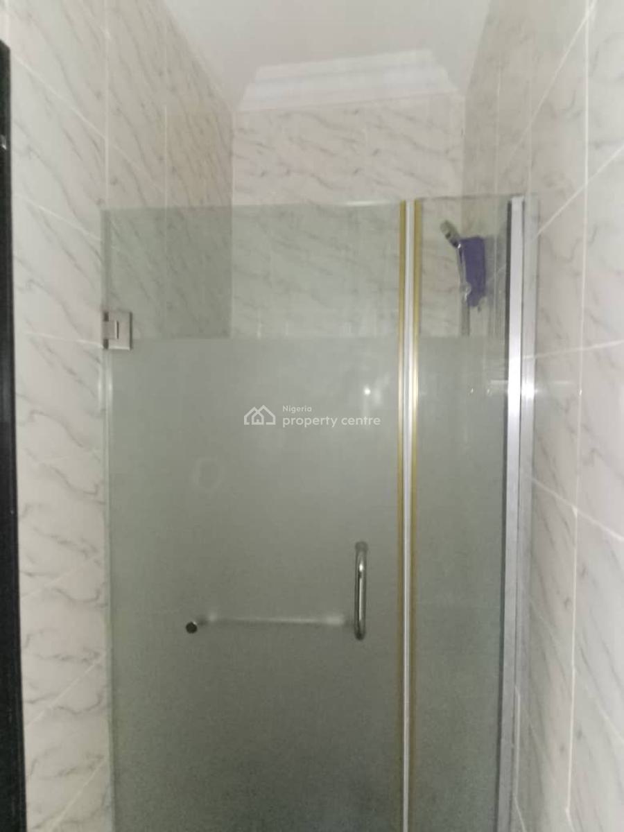 3 Bedroom Flat Upstairs  in a Secured Estate, Gateway Zone Estate, Gra Phase 1, Magodo, Lagos, Flat / Apartment for Rent