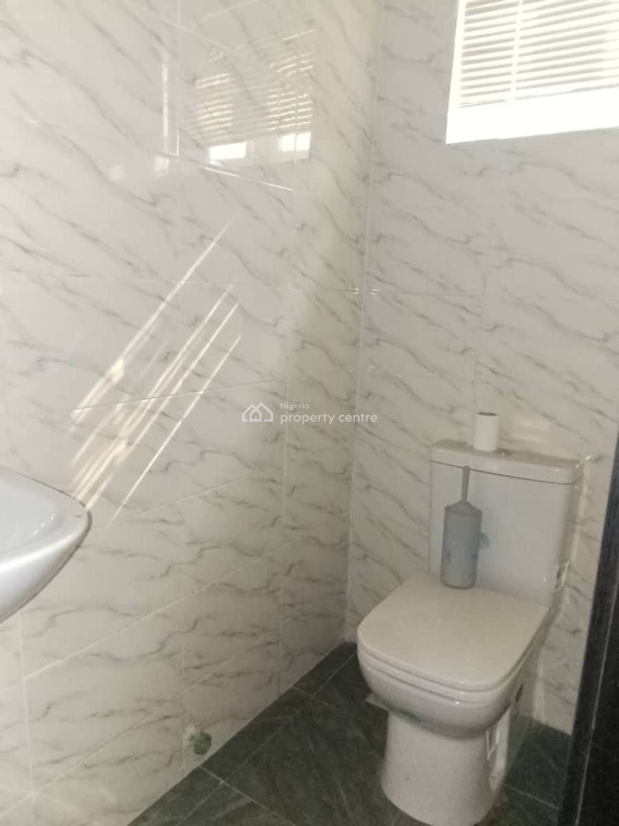 3 Bedroom Flat Upstairs  in a Secured Estate, Gateway Zone Estate, Gra Phase 1, Magodo, Lagos, Flat / Apartment for Rent