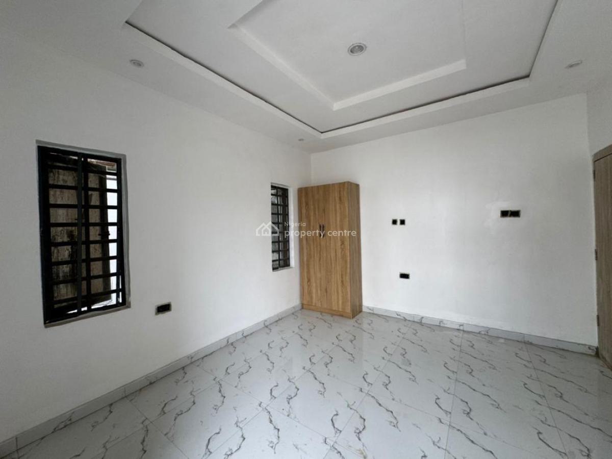 Spacious 3 Bedroom, Ologolo, Lekki, Lagos, Flat / Apartment for Rent
