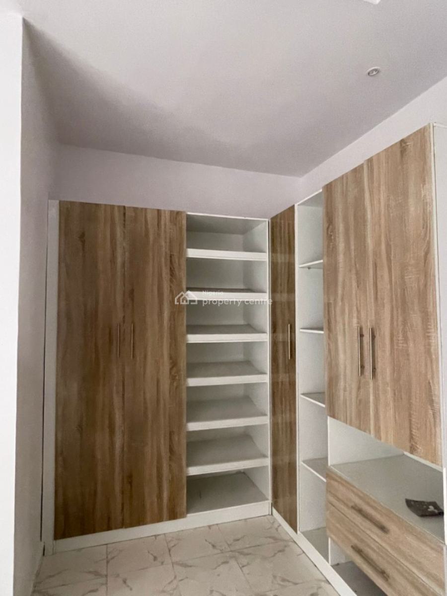 Distress Luxury 3 Bedroom Terrace Duplex Suit for Investment, Ikota, Lekki, Lagos, Terraced Duplex for Sale