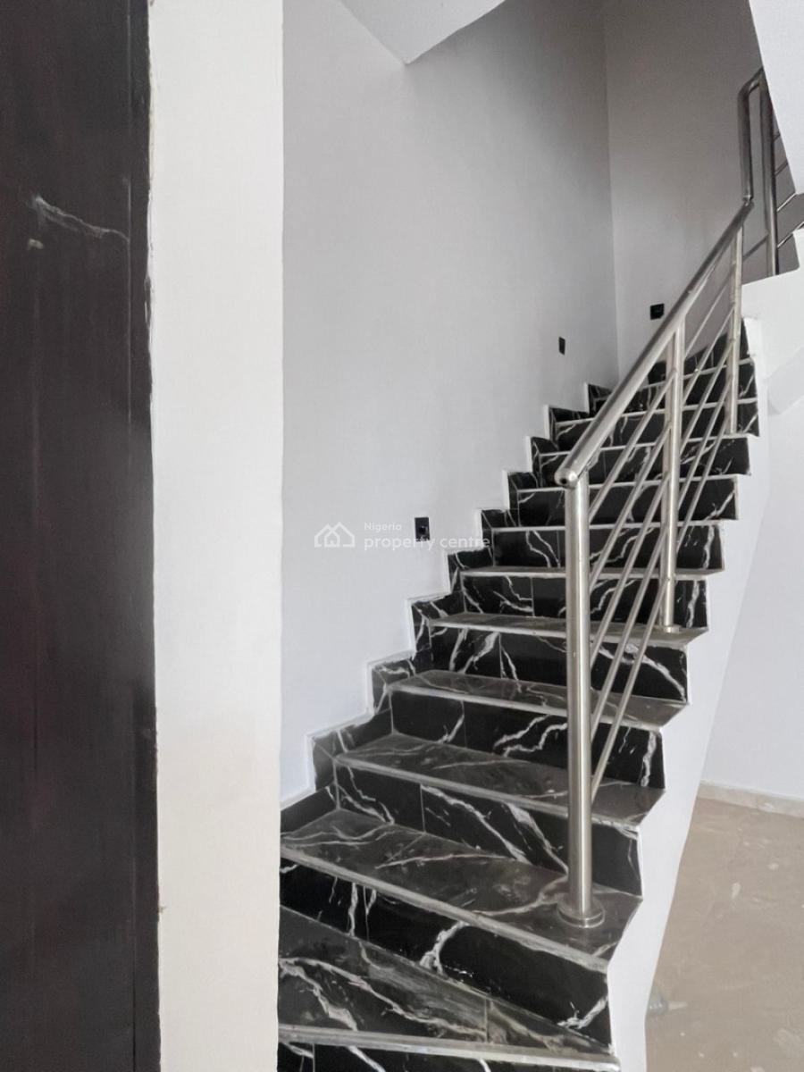 Distress Luxury 3 Bedroom Terrace Duplex Suit for Investment, Ikota, Lekki, Lagos, Terraced Duplex for Sale
