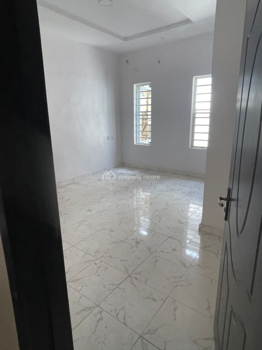 Distress Luxury 3 Bedroom Terrace Duplex Suit for Investment, Ikota, Lekki, Lagos, Terraced Duplex for Sale