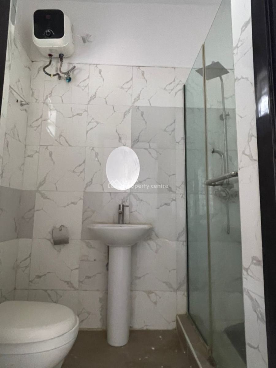 Distress Luxury 3 Bedroom Terrace Duplex Suit for Investment, Ikota, Lekki, Lagos, Terraced Duplex for Sale