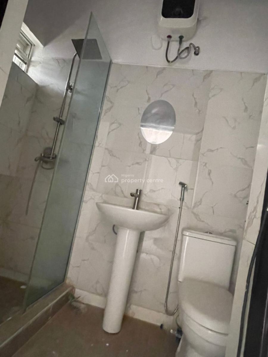 Distress Luxury 3 Bedroom Terrace Duplex Suit for Investment, Ikota, Lekki, Lagos, Terraced Duplex for Sale