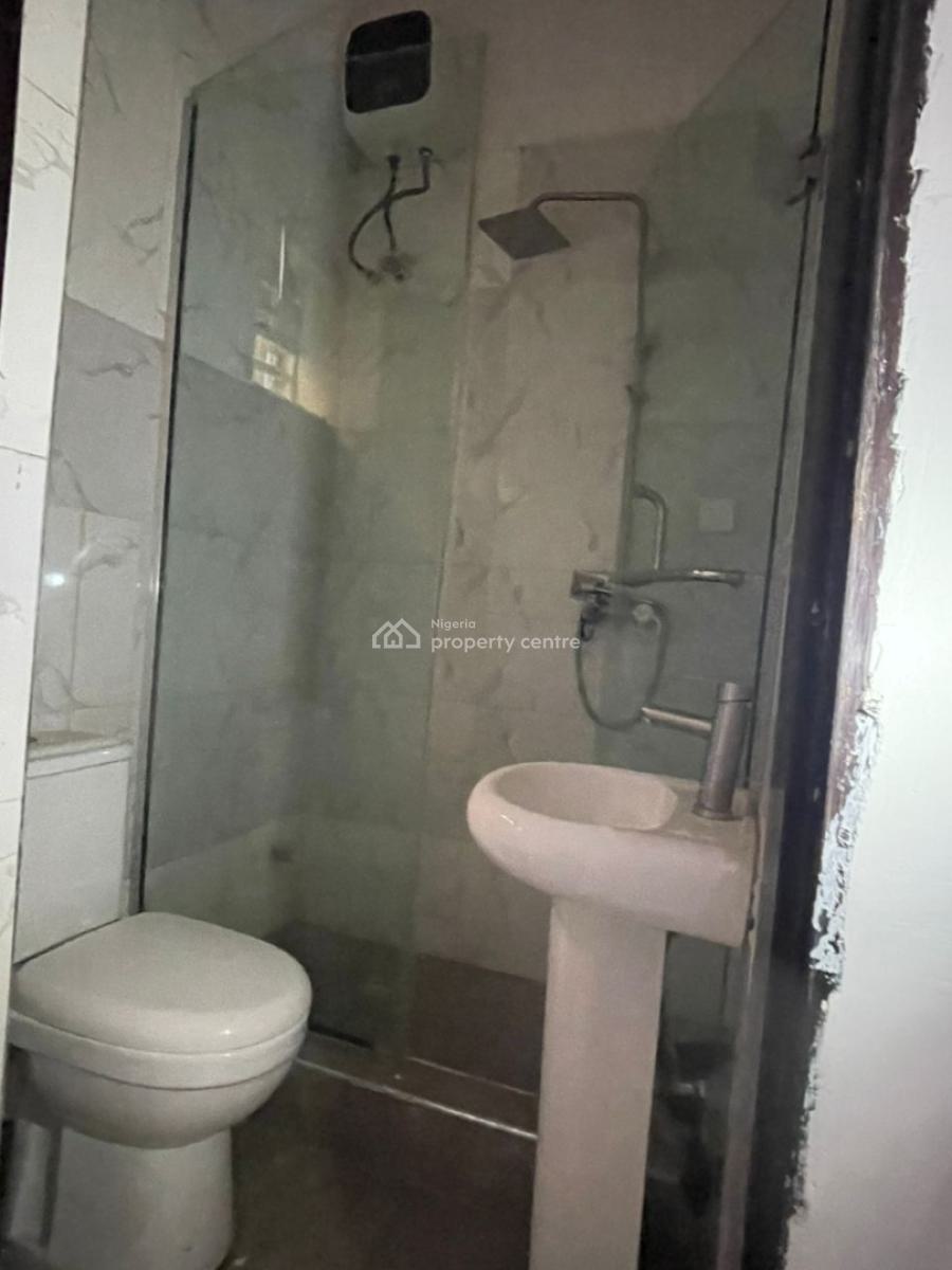 Distress Luxury 3 Bedroom Terrace Duplex Suit for Investment, Ikota, Lekki, Lagos, Terraced Duplex for Sale