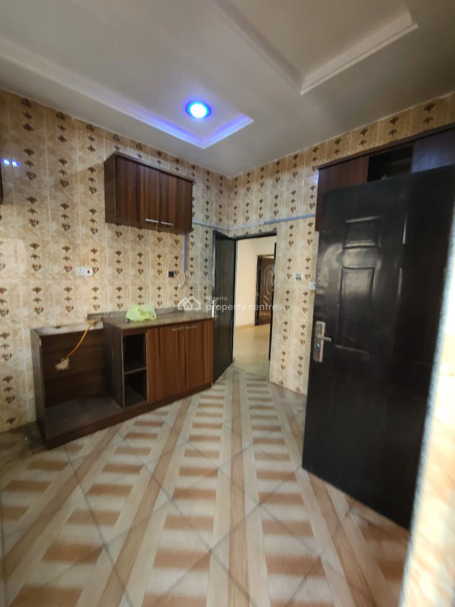 Beautiful Spacious Bedroom Flat Upstairs, Lekki Scheme 2 Estate Abraham Adesanya Ajah Lekki Lagos, Ajiwe, Ajah, Lagos, Flat / Apartment for Rent