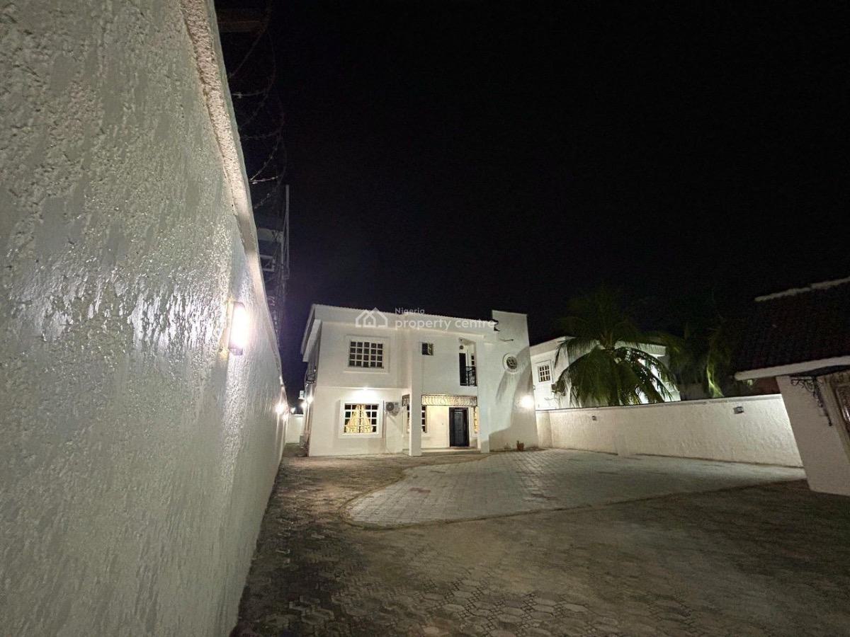 Luxury 3 Bedrooms Semi-detached Duplex with a Private Cinema, Snooker, Lekki Phase 1, Lekki, Lagos, Flat / Apartment Short Let