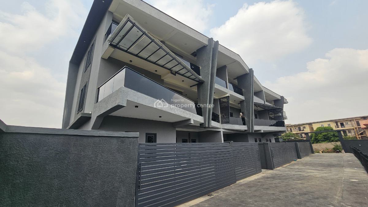 Fantastically Built 4-bedroom Semi-detached Duplex with Bq, Arowojobe, Mende, Maryland, Lagos, Semi-detached Duplex for Rent