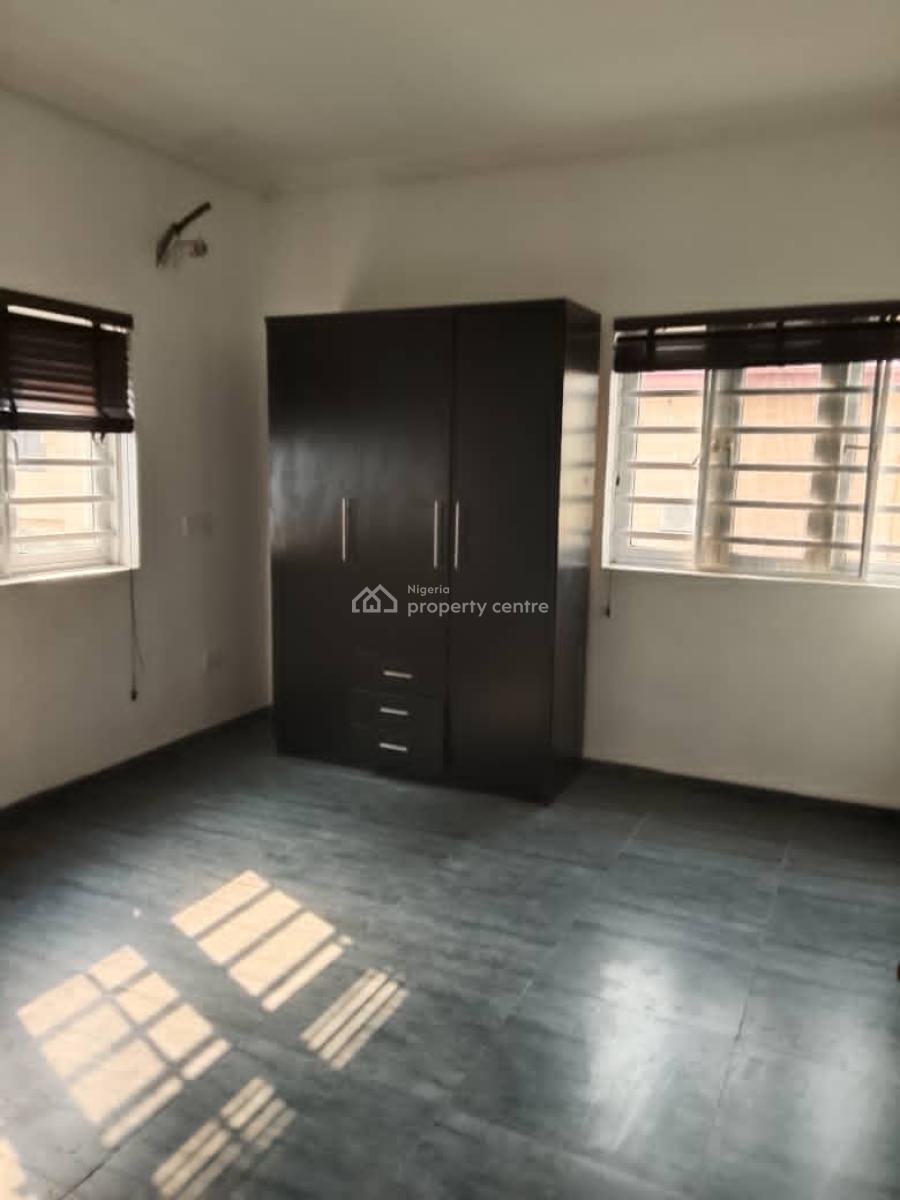 Clean 3 Bedroom Flat, Gateway Estate, Gra Phase 1, Magodo, Lagos, Flat / Apartment for Rent