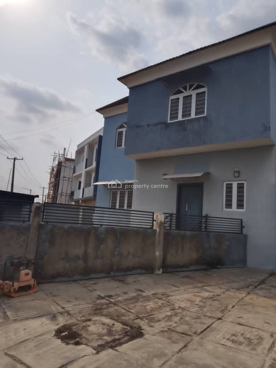 Clean 3 Bedroom Flat, Gateway Estate, Gra Phase 1, Magodo, Lagos, Flat / Apartment for Rent
