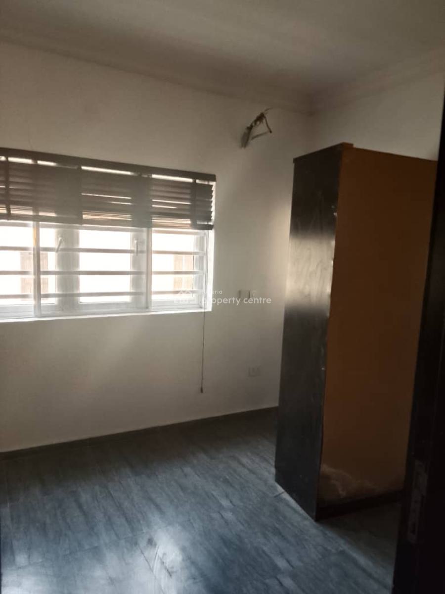 Clean 3 Bedroom Flat, Gateway Estate, Gra Phase 1, Magodo, Lagos, Flat / Apartment for Rent