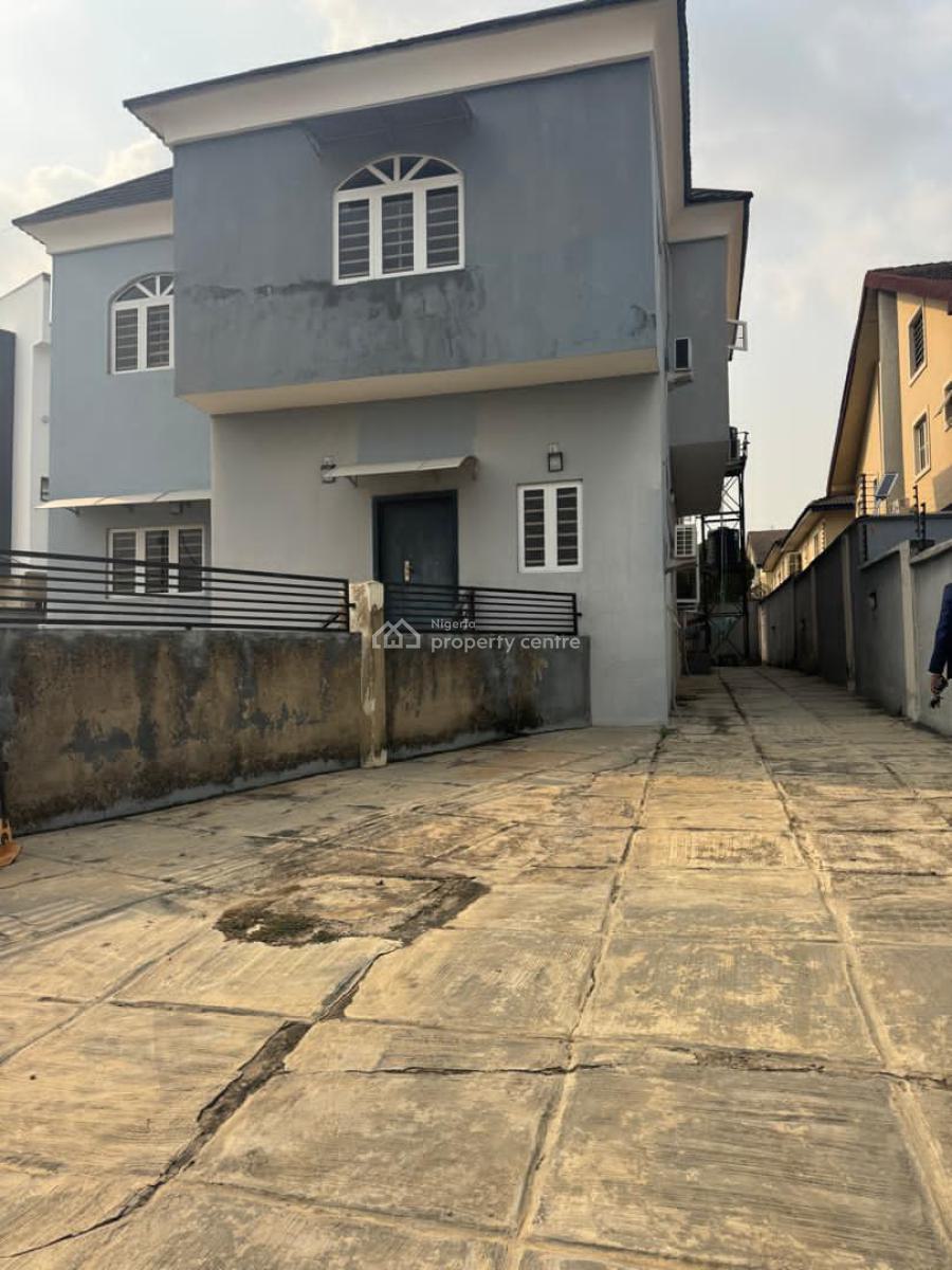 Clean 3 Bedroom Flat, Gateway Estate, Gra Phase 1, Magodo, Lagos, Flat / Apartment for Rent