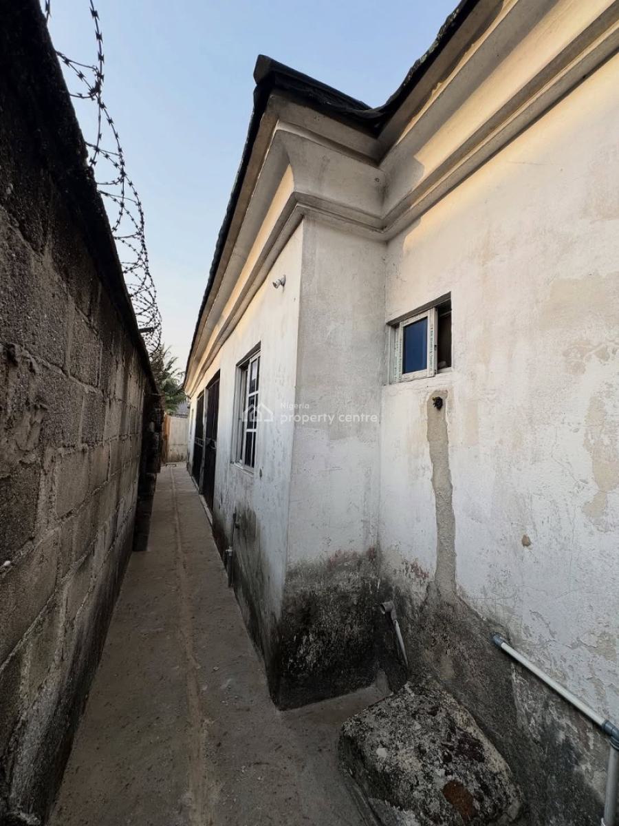 2 Units of 1 Bedroom & 3 Units of Self Contain, Sars Rd, Port Harcourt, Rivers, Block of Flats for Sale