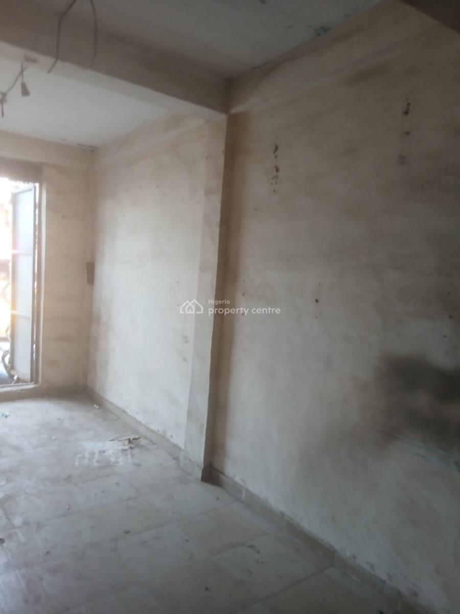 Good Big Long Shop, Yaba, Lagos, Shop for Rent