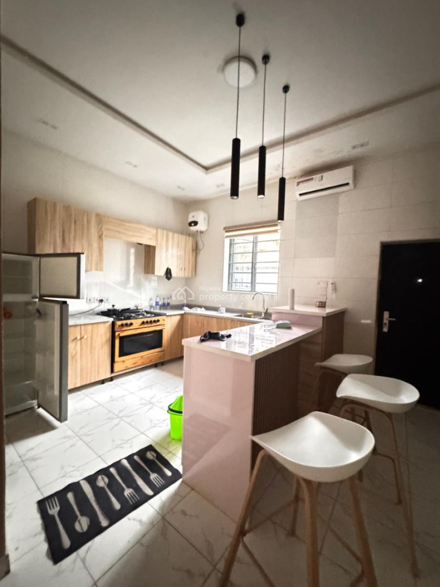 Distress  2 Bedroom Apartment, Harris Drive, Vgc, Lekki, Lagos, Flat / Apartment for Sale