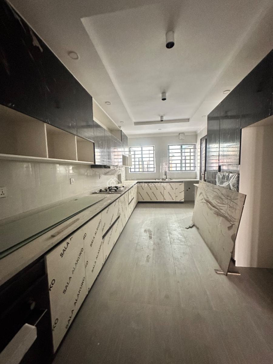 4bedroom Apartment with Bq & Elevator, Lekki Phase 1, Lekki, Lagos, Flat / Apartment for Sale