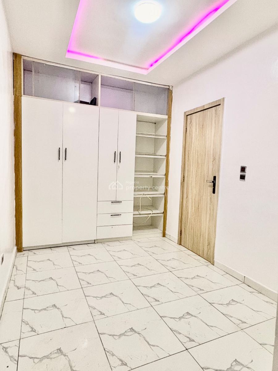 Room Upstairs with Shared Kitchen with Swimming Pool & Gym, Before Orchid Enyo Filling Station By Lekki 2nd Toll Gate, Lekki, Lagos, Flat / Apartment for Rent