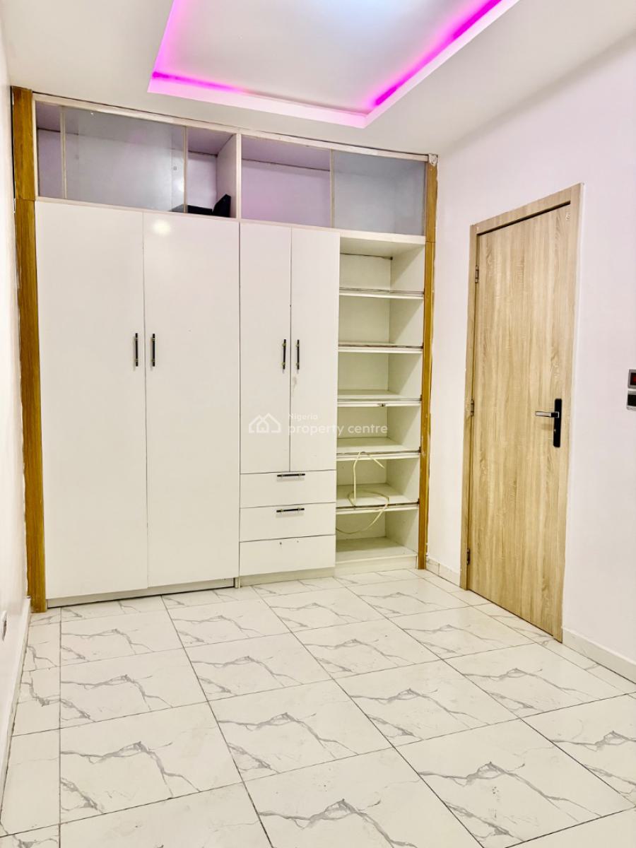Room Upstairs with Shared Kitchen with Swimming Pool & Gym, Before Orchid Enyo Filling Station By Lekki 2nd Toll Gate, Lekki, Lagos, Flat / Apartment for Rent