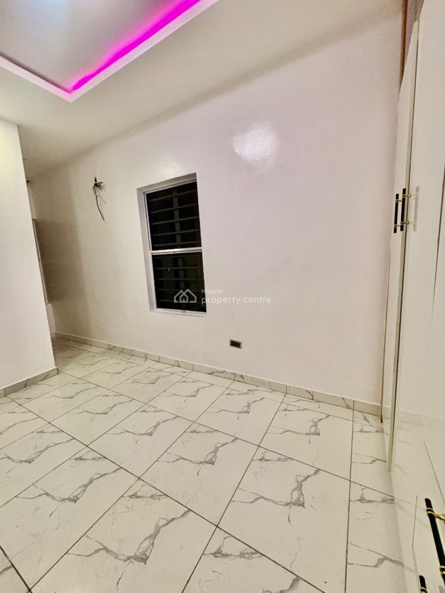 Room Upstairs with Shared Kitchen with Swimming Pool & Gym, Before Orchid Enyo Filling Station By Lekki 2nd Toll Gate, Lekki, Lagos, Flat / Apartment for Rent
