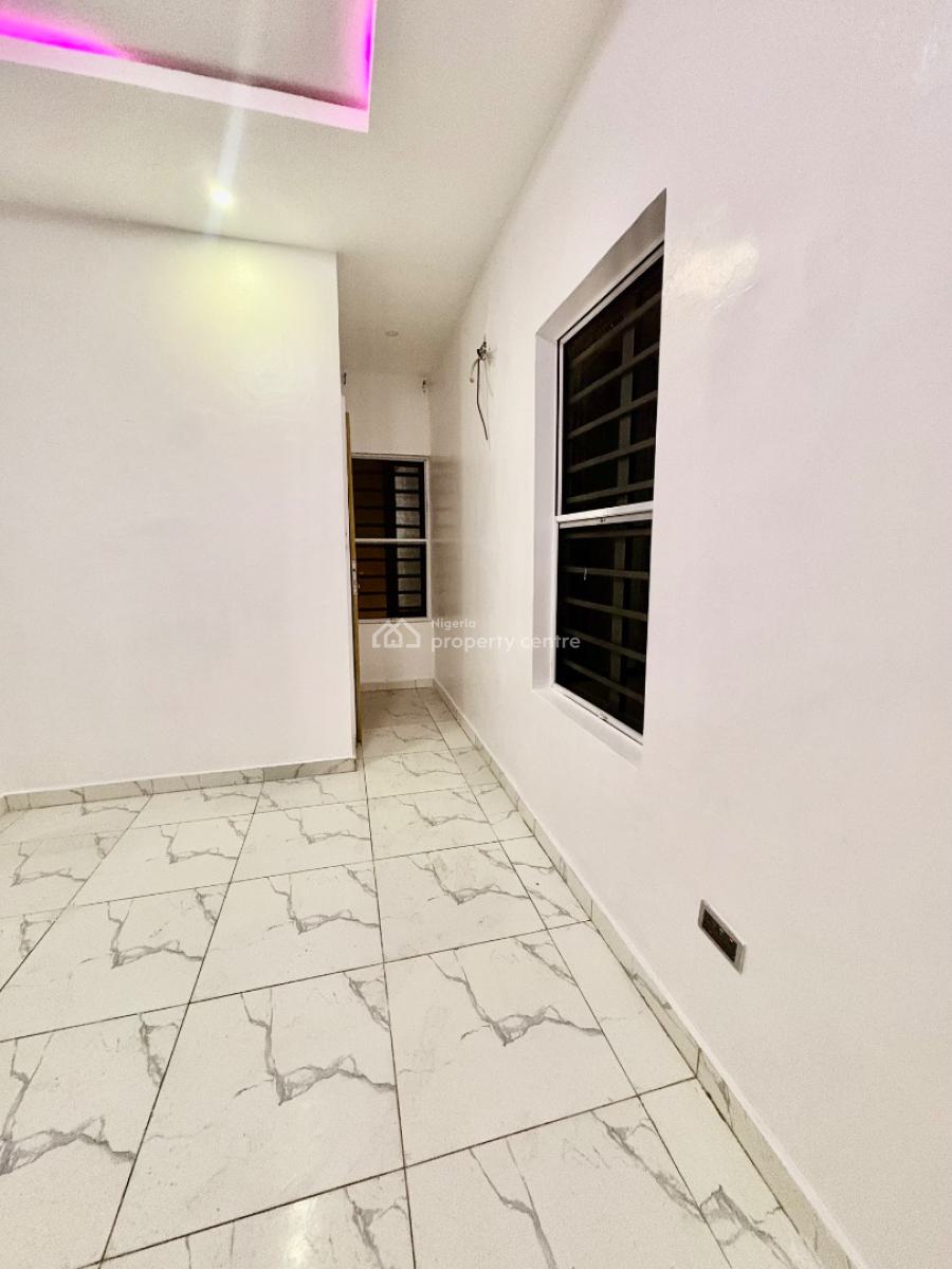 Room Upstairs with Shared Kitchen with Swimming Pool & Gym, Before Orchid Enyo Filling Station By Lekki 2nd Toll Gate, Lekki, Lagos, Flat / Apartment for Rent