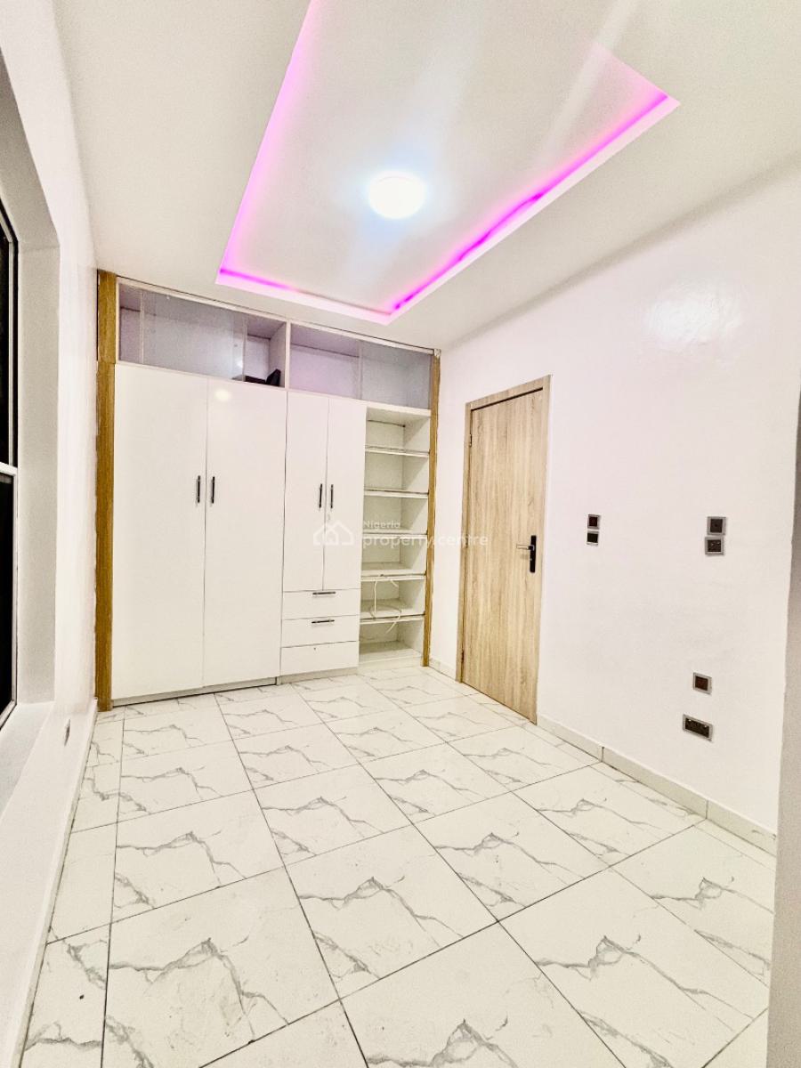 Room Upstairs with Shared Kitchen with Swimming Pool & Gym, Before Orchid Enyo Filling Station By Lekki 2nd Toll Gate, Lekki, Lagos, Flat / Apartment for Rent