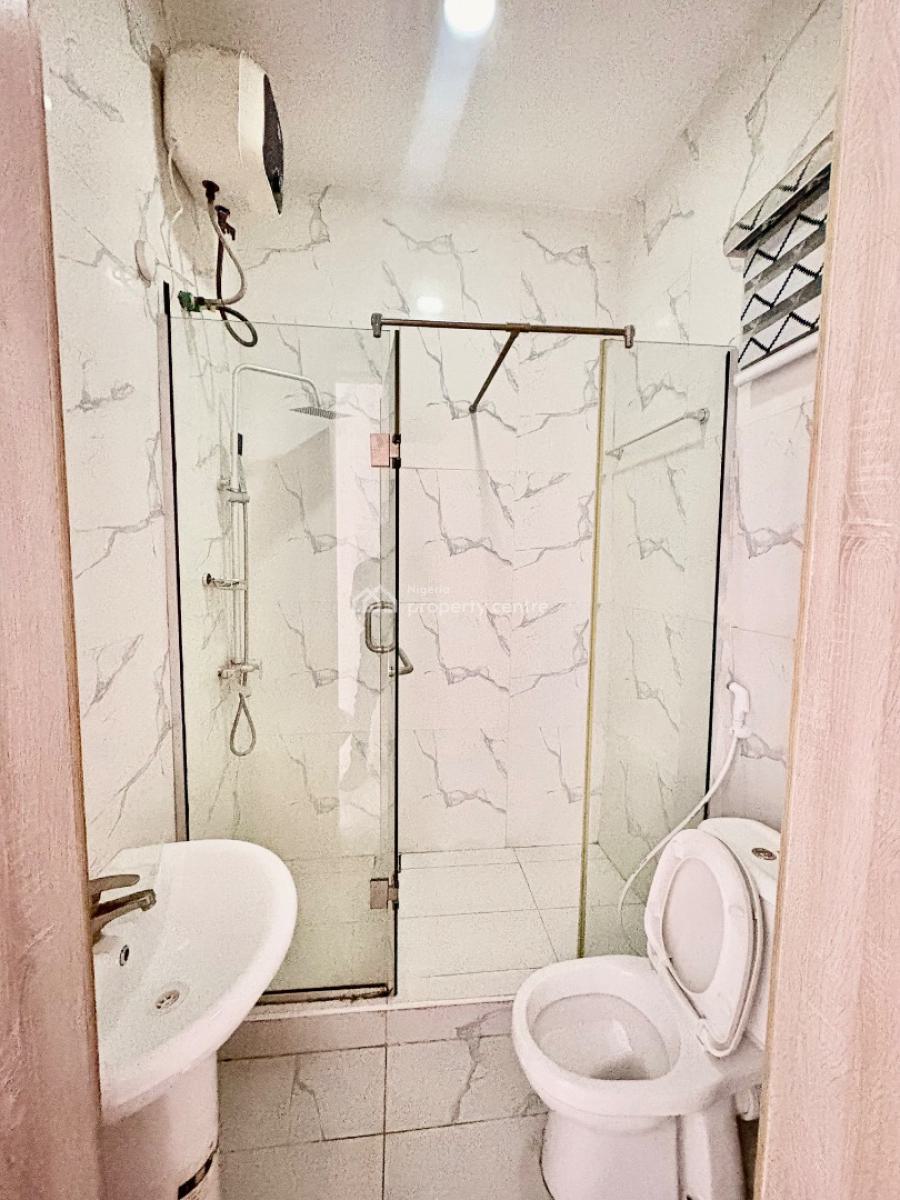 Room Upstairs with Shared Kitchen with Swimming Pool & Gym, Before Orchid Enyo Filling Station By Lekki 2nd Toll Gate, Lekki, Lagos, Flat / Apartment for Rent