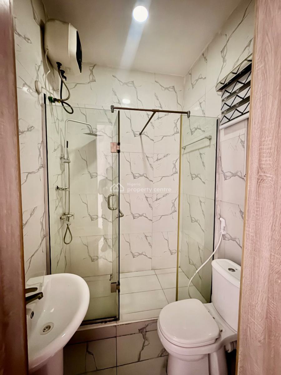 Room Upstairs with Shared Kitchen with Swimming Pool & Gym, Before Orchid Enyo Filling Station By Lekki 2nd Toll Gate, Lekki, Lagos, Flat / Apartment for Rent