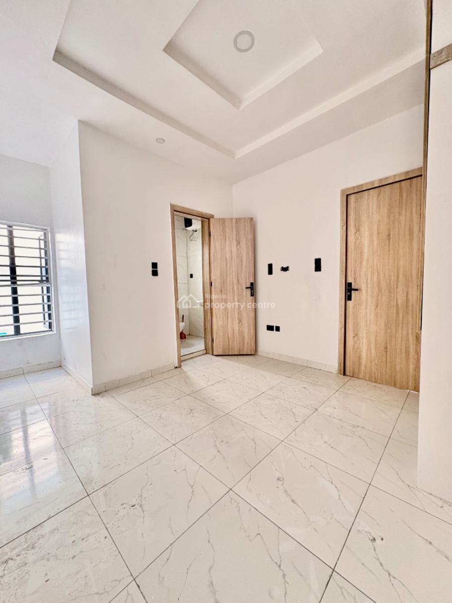 Room Upstairs with Shared Kitchen with Swimming Pool & Gym, Before Orchid Enyo Filling Station By Lekki 2nd Toll Gate, Lekki, Lagos, Flat / Apartment for Rent