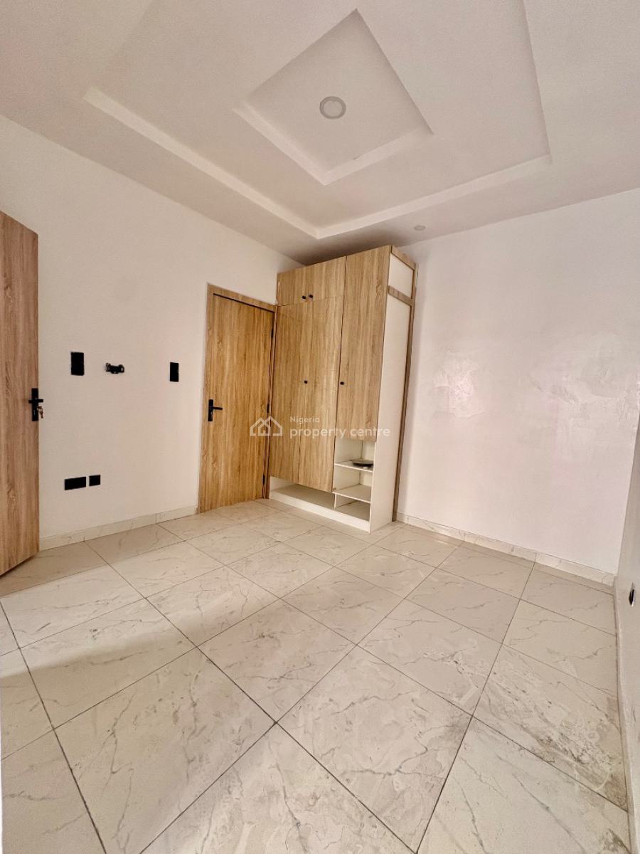 Room Upstairs with Shared Kitchen with Swimming Pool & Gym, Before Orchid Enyo Filling Station By Lekki 2nd Toll Gate, Lekki, Lagos, Flat / Apartment for Rent