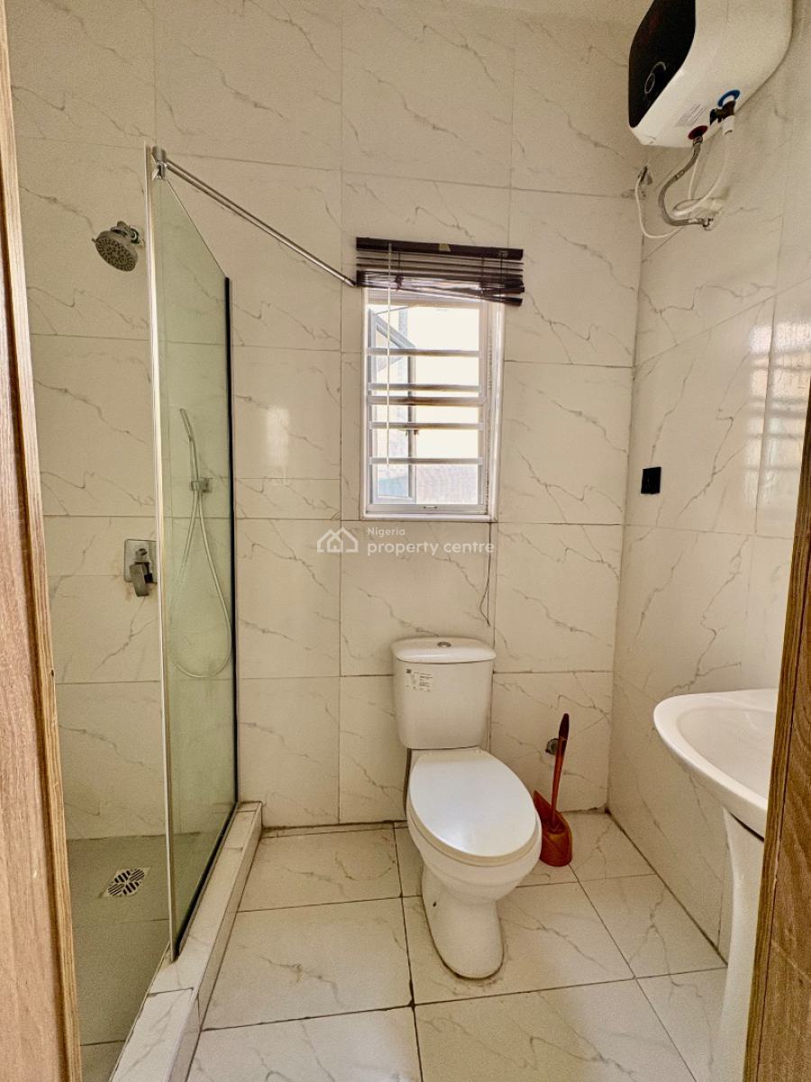 Room Upstairs with Shared Kitchen with Swimming Pool & Gym, Before Orchid Enyo Filling Station By Lekki 2nd Toll Gate, Lekki, Lagos, Flat / Apartment for Rent