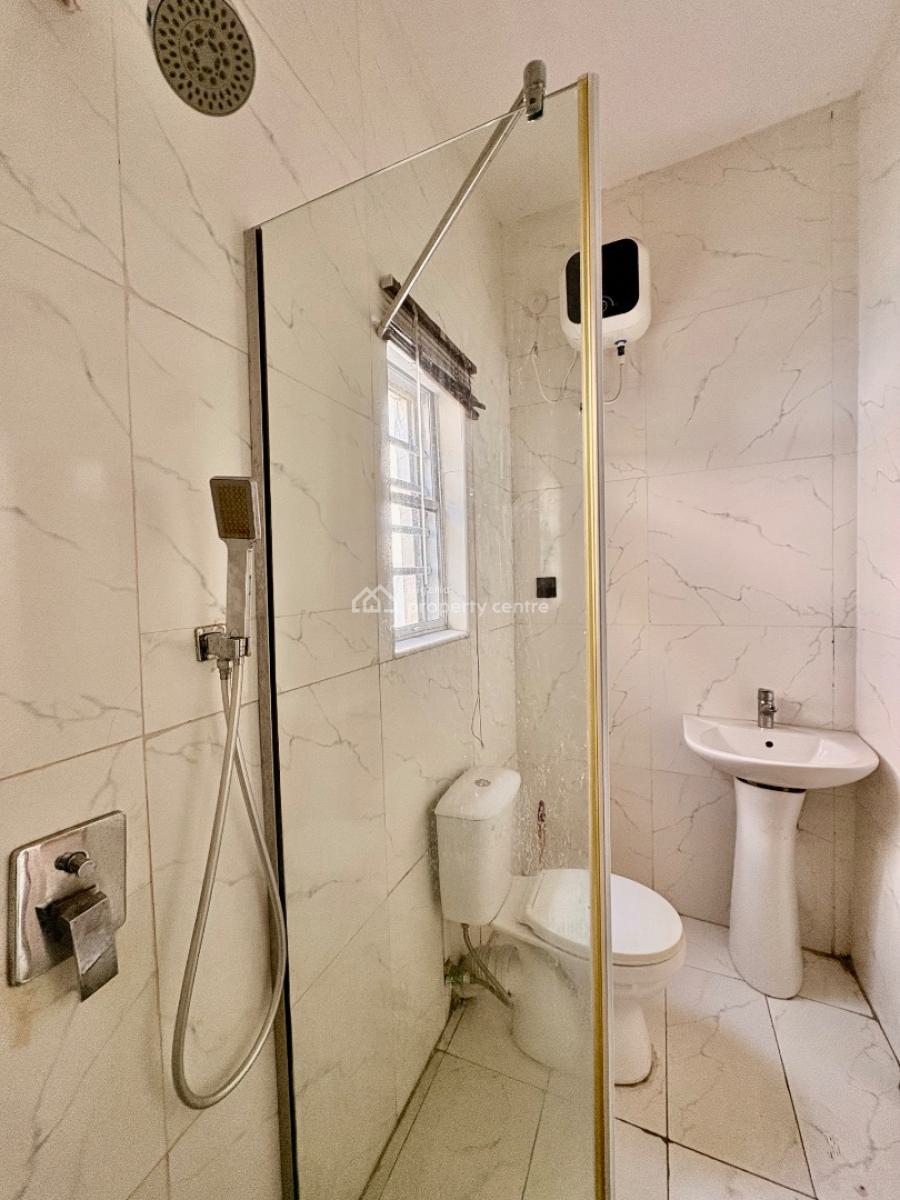 Room Upstairs with Shared Kitchen with Swimming Pool & Gym, Before Orchid Enyo Filling Station By Lekki 2nd Toll Gate, Lekki, Lagos, Flat / Apartment for Rent