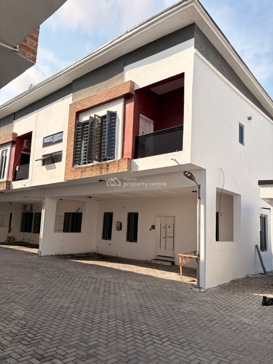 Room Upstairs with Shared Kitchen with Swimming Pool & Gym, Before Orchid Enyo Filling Station By Lekki 2nd Toll Gate, Lekki, Lagos, Flat / Apartment for Rent