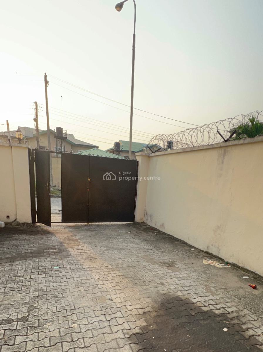 Spacious 4-bedroom Semi Detached with Two Bqs, Off Admiralty Way, Lekki Phase 1, Lekki, Lagos, Semi-detached Duplex for Rent