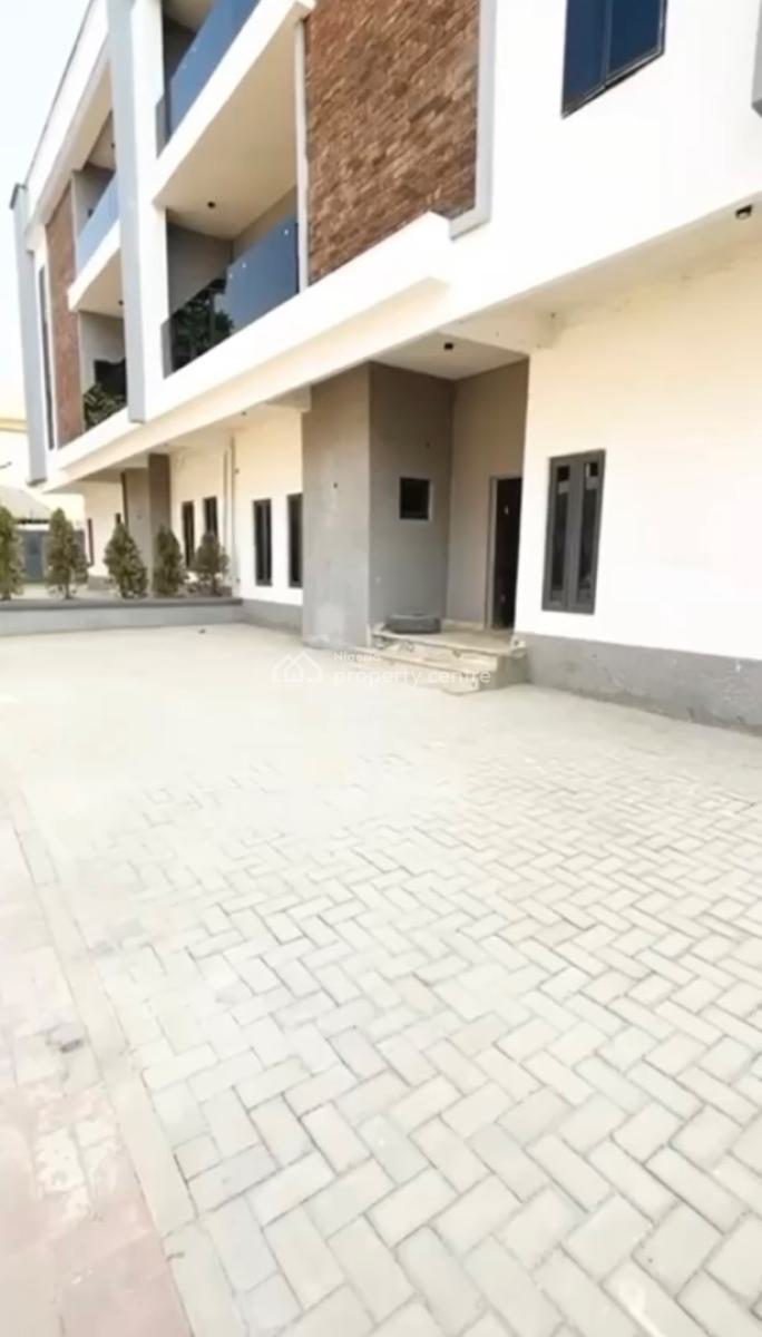 6 Bedrooms Semi Detached Duplex with a Bq, Durumi, Abuja, Detached Duplex for Rent