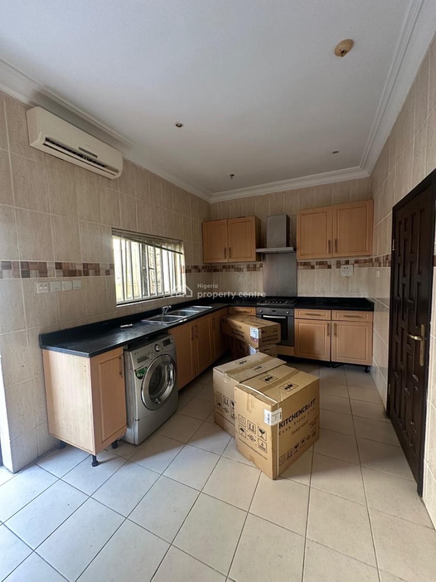 Serviced 3 Bedroom Apartments with En-suite Rooms, Lekki Phase 1, Lekki, Lagos, Flat / Apartment for Rent