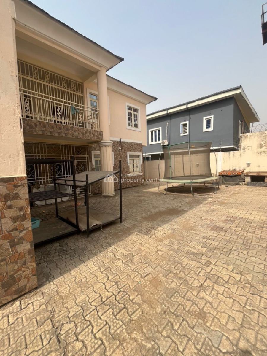 Refurbish 3 Bedroom Apartment, Legislative Quarters Zone E, Apo, Abuja, Flat / Apartment for Rent