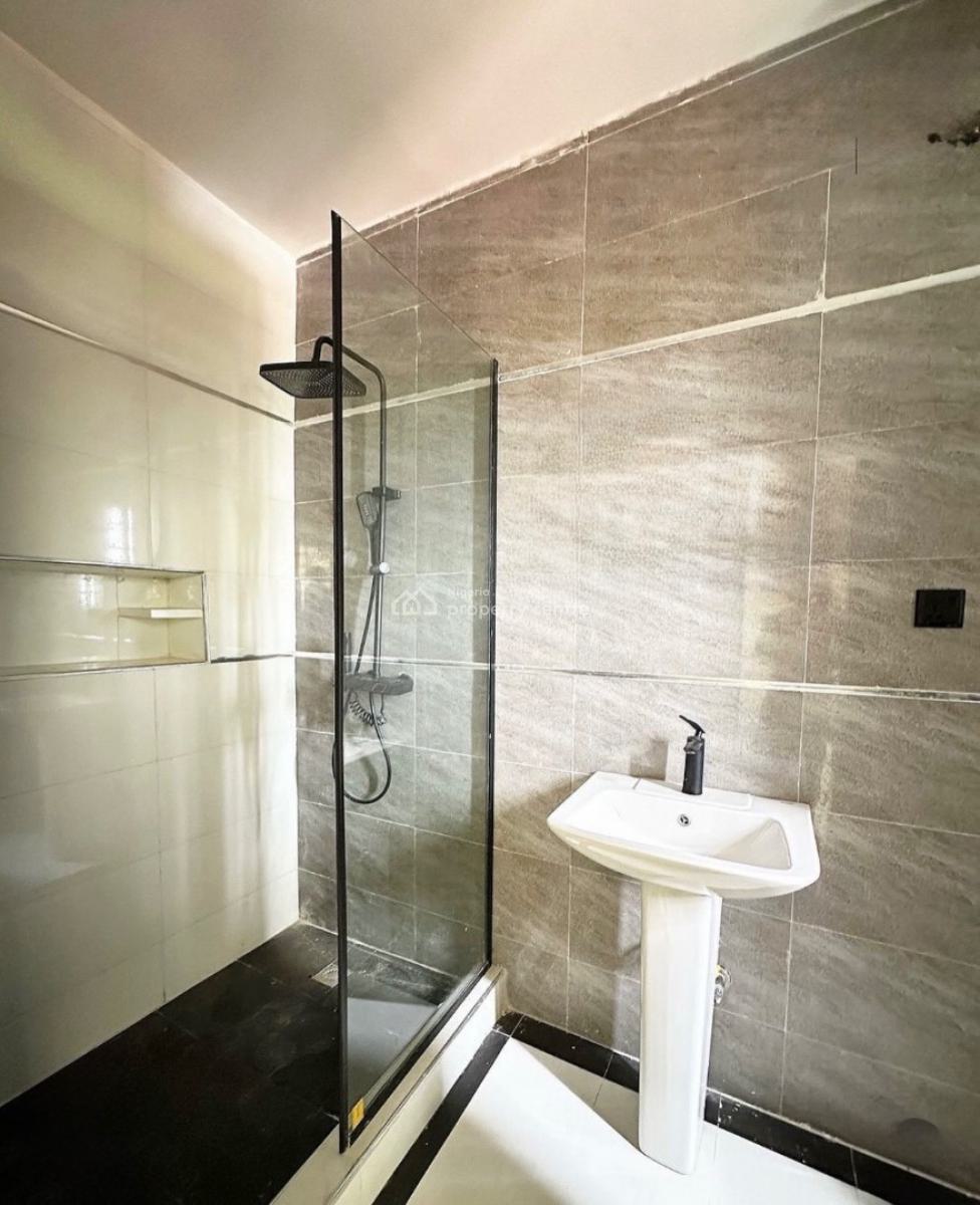 Serviced 3 Bedroom Apartment with En-suite Rooms, Lekki Phase 1, Lekki, Lagos, Flat / Apartment for Rent