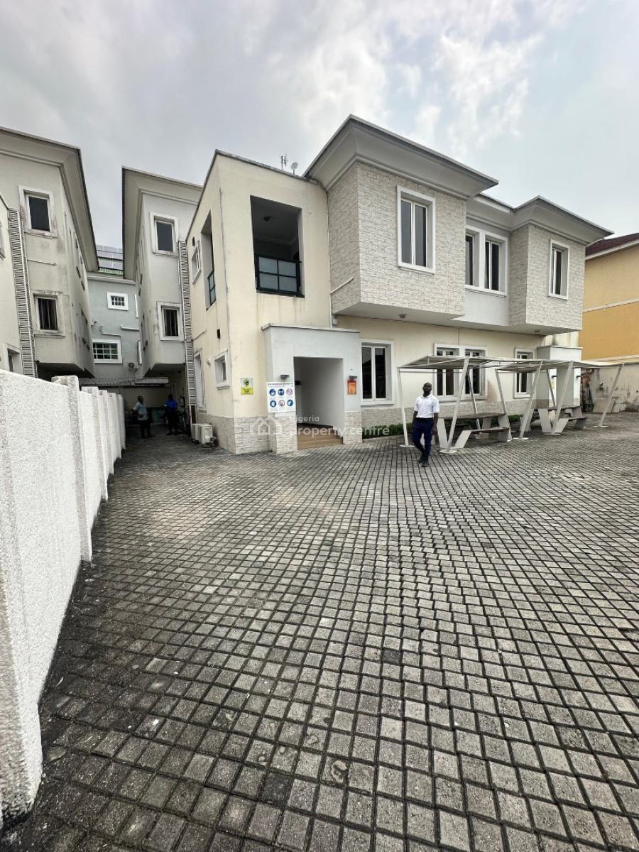 5 Bedrooms Duplex with Bq & Large Compound, Lekki Phase 1, Lekki, Lagos, Detached Duplex for Rent