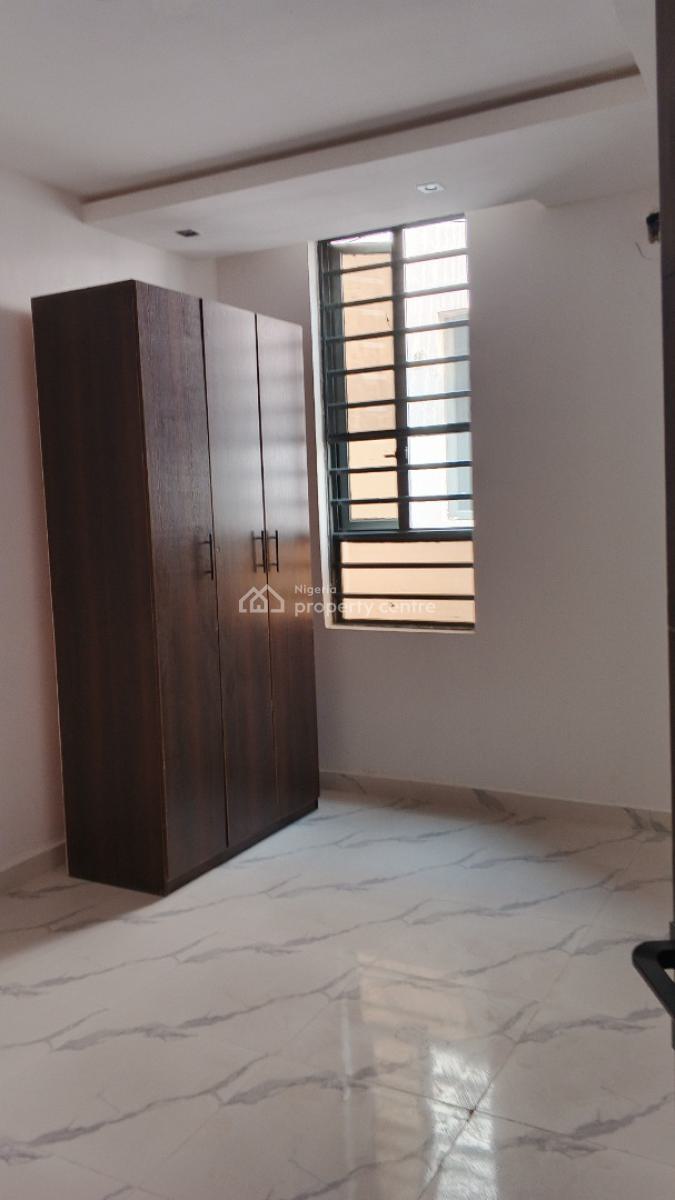 Luxury 3 Bedroom Flat with Bq, Off Admiralty, Lekki Phase 1, Lekki, Lagos, Flat / Apartment for Rent