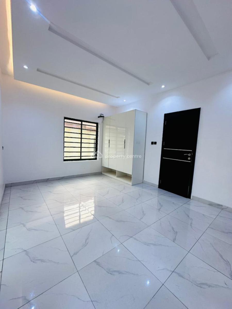 Neatly Built 3 Bedrooms Apartment with Elevator, Lekki Phase 1, Lekki, Lagos, Flat / Apartment for Rent